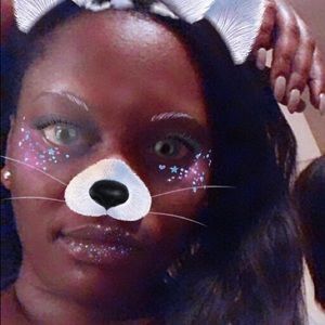 Meet your Posher, Monique